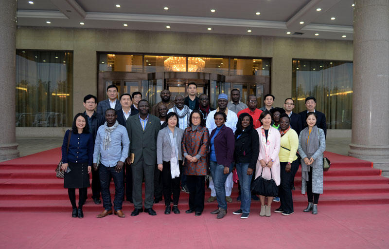 Посещение нашу компанию делегацией журналистов семинара для обмена новостями между Китаем и Африкой 